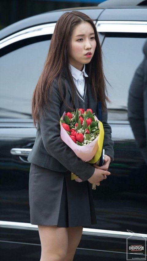 [enter-talk] LOVELYZ MEMBERS WHO CAME TO CONGRATULATE JIN&#39;S GRADUATION