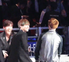 엑소 백현과 방탄소년단 뷔가 친해지는 과정.jpg | 인스티즈