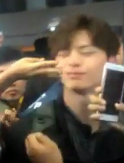 Sungjae saat di bandara Padang / pann.com