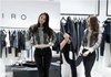 톱모델 칼리클로스와 같은 옷 입은 크리스탈!