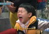 요즘 민율이 보는 재미에 아빠어디가 보는듯