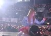 콘서트 중 핸드폰던진 무개념 팬