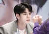 옹성우 하트 풍선 만들어 주는 거