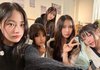 뉴진스 이 사진 다니엘 혼자 합성된 거 같음