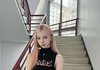 카리나 핑크색 머리 개이쁨 금발보다