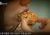 치킨 참 더럽게도 먹네 ...