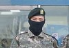 얼굴 가리고 있는 뷔