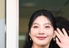 크러쉬 조이, 런던행 비행기 탑승 전 파격적인 공항룩 선보여