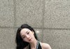 에스파 카리나, P사 명품룩으로 화끈한 여름…어깨 노출