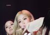 첫 콘서트에서 백금발로 등장한 걸그룹 멤버