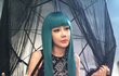 초록색으로 염색한 '2NE1' 박봄