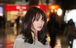 신민아 코트에 운동화?