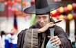 {+}　　정류장 무개념 20대 커플