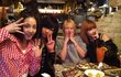 단체 민낯 2NE1, 액세서리 돋네
