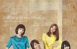 日 잡지 속 '소녀시대' 티파니, 어색해