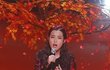 하다못해 삐져나온 잔머리도 사랑스러운 아이유