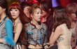 착시 현상 쩌는 태연의 스타킹, 옆에 서면 누구나 무다리됨
