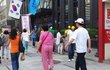 강남역 호객행위하는 사람한테 한대 세게 맞았습니다..