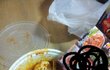 야식으로 해물찜을 시켰는데 내용물이 심하네요