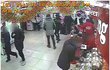 강남역 10번출구 지오다노 뒷골목 포토샵 얼짱에서 핸드폰 소매치기 당했습니다(CCTV사진有)