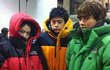 패딩계의 신호등 남매 대결