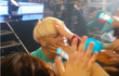 콘서트 도중 얼굴을 내민 종현