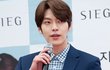 공룡옷 입은 애기팬에 빵터진 김우빈