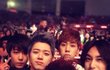 성룡 생일파티에서 셀카 찍는 JJCC ⓥ