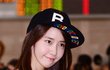 스냅백쓰고나온 귀여운 윤아 
