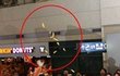 국가대표 "귀국" 호박엿 던진사람 찾아냄