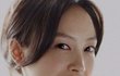 하얀피부로 특유의 신비로움을 자아내는 그녀! 이나영
