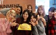 aoa 쌩얼 뒤쪽에 밭매다 온애는 누구임?