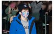 공항에서 졸려 눈 못뜨고 있는 시우민..귀여워..ㅠ