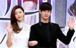 멍때리다가 아이유한테 기습뽀뽀 당한 김수현
