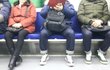 남자들 이렇게앉는이유가뭐예요?