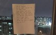 아파트에서 담배피는 주민 태도 (사진첨부)