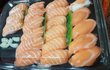 [연휴먹방] 이마트 프리미엄 연어초밥, 피코크 티라미수, 독한마늘간장치킨, 한강 맥주
