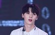 모태솔로라는 워너원 멤버 포옹법 gif