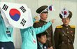 뻘쭘한 북한군인