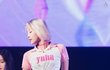 허리 얇기로 유명한 걸그룹 멤버들.jpg