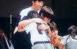 팬이 울어서 박지훈이 안아줬대ㅠ