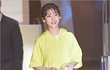 아이유 오늘 앞머리 펌하고 옴