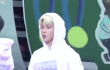 뷔를 애타게 찾는 지민 GIF