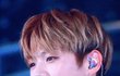 흑발 염색하고 머리 내린 강다니엘