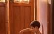 어린 소년과 작은 댕댕이의 만남