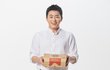 배우 조정석이 자담치킨 전속모델이래요~!!