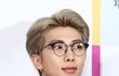 새로운 미용실에서 RM 닮은 직원 봄