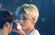 김태형이 준 하트 들고 가는 전정국