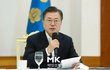 문재인 대통령 “코로나 벗어날 상황되면 국민위로지원금 검토”