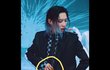 태민 손에뭍은  옅은주홍색에  가까운 피